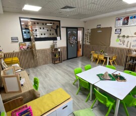 Galeri 10 Özel Bağcılar Beş Renk Anaokulu sınıf girişi ve dolaplar