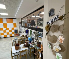 Galeri 38 Özel Bağcılar Beş Renk Anaokulu sınıfında oyun köşesi