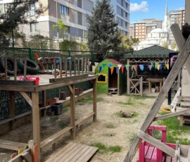 Galeri 1 Özel Bağcılar Beş Renk Anaokulu açık bahçe ve oyun alanı