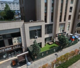 Ginza Güneşli Residence girişi ve otopark alanının havadan görünümü